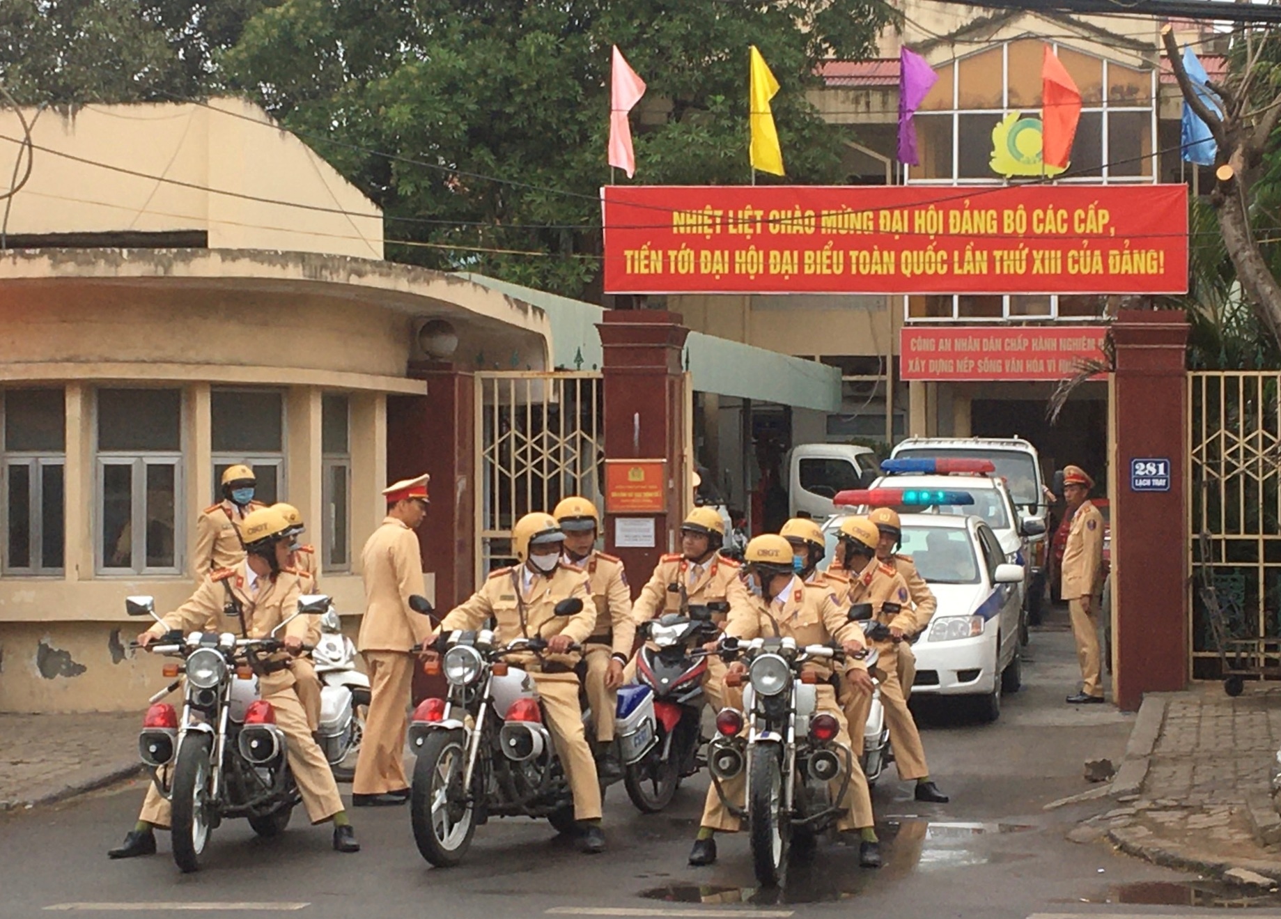 Phòng CSGT đường bộ - đường sắt CATP ra quân thực hiện đợt cao điểm